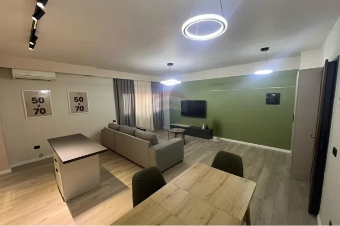 Tirane, jepet me qera apartament 1+1+Ballkon Kati 4, 88 m² 700 € 