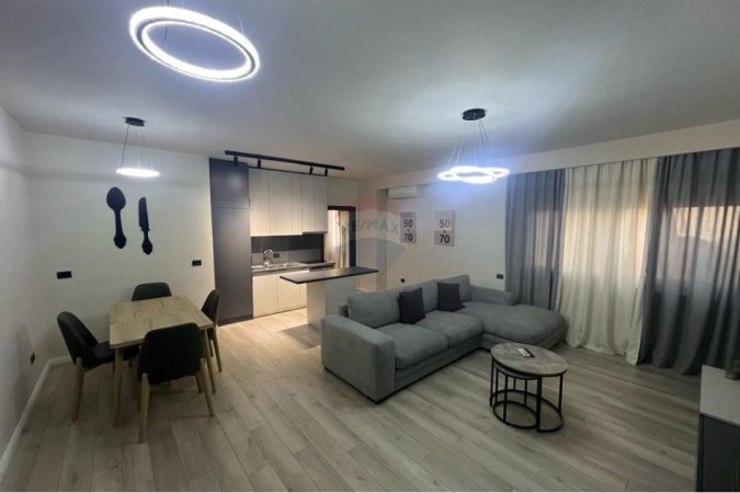 Tirane, jepet me qera apartament 1+1+Ballkon Kati 4, 88 m² 700 € 