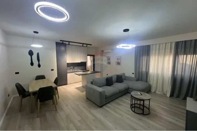 Tirane, jepet me qera apartament 1+1+Ballkon Kati 4, 88 m² 700 € 