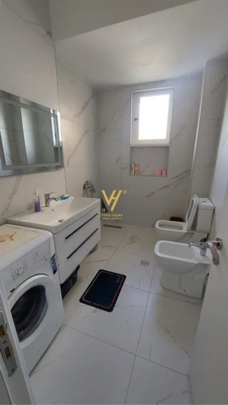 Tirane, jepet me qera ambjent biznesi Kati 3, 120 m² 900 € (MYSLYM SHYRI)