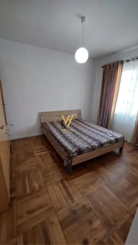 Tirane, jepet me qera ambjent biznesi Kati 3, 120 m² 900 € (MYSLYM SHYRI)