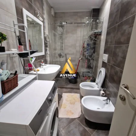 Tirane, jepet me qera apartament 2+1+Ballkon Kati 3, 90 m² 700 € (irfan tomini)