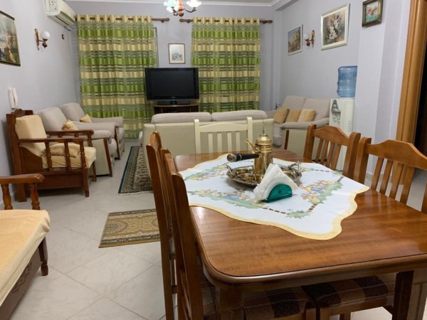 Tirane, jepet me qera apartament 2+1+Aneks+Ballkon Kati 1, 80 m² 600 € (rruga e kavajes)