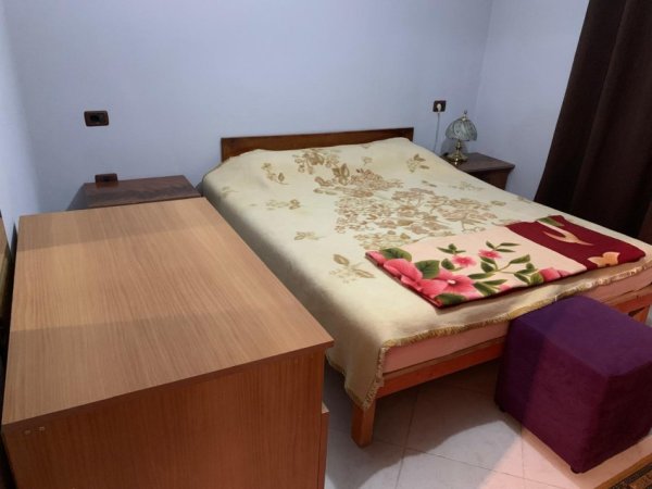 Tirane, jepet me qera apartament 2+1+Aneks+Ballkon Kati 1, 80 m² 600 € (rruga e kavajes)