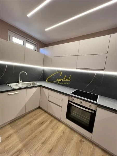 Tirane, jepet me qera apartament 2+1 Kati 4, 70 m² 800 € (STADIUMI DINAMO)