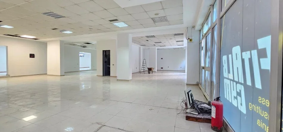 Tirane, jepet me qera ambjent biznesi Kati 0, 275 m² 3.200 € (KOMUNA E PARISIT)