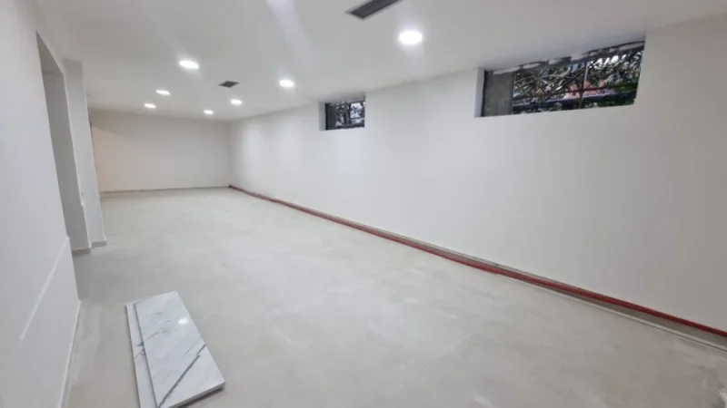 Tirane, jepet me qera ambjent biznesi Kati 0, 275 m² 3.200 € (KOMUNA E PARISIT)