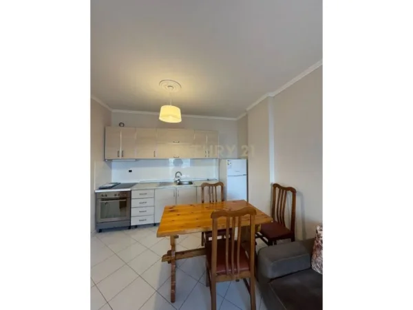 Tirane, jepet me qera apartament 2+1 Kati 3, 100 m² 400 € (Astiri)