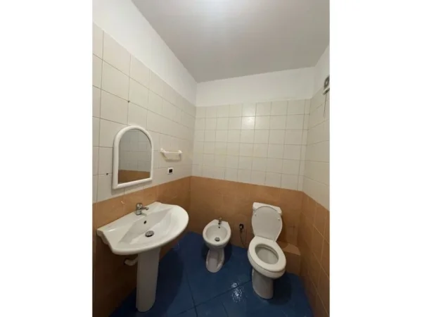 Tirane, jepet me qera apartament 2+1 Kati 3, 100 m² 400 € (Astiri)