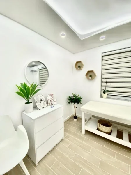 Tirane, jepet me qera ambjent biznesi Kati 2, 70 m² 800 € (VASIL SHANTO)