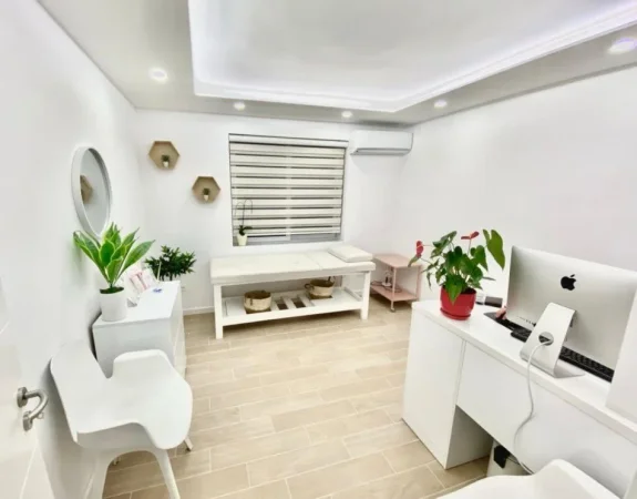 Tirane, jepet me qera ambjent biznesi Kati 2, 70 m² 800 € (VASIL SHANTO)