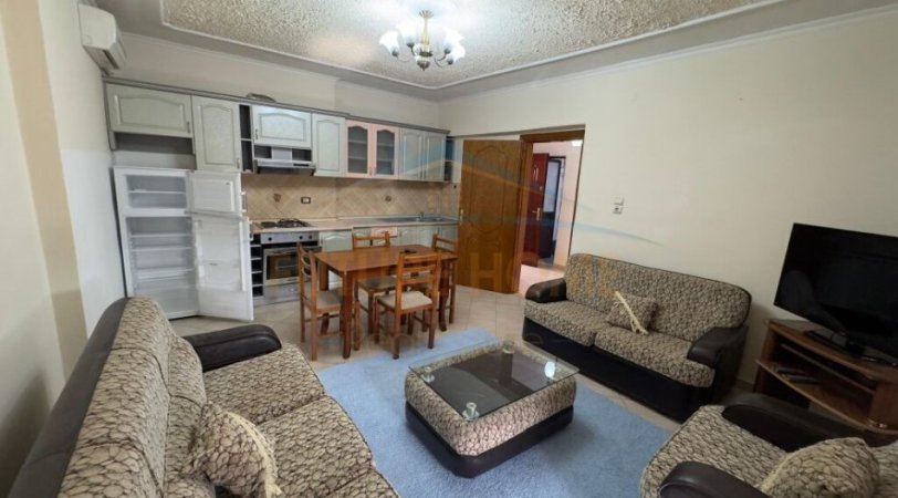 ALF45616 Tirane, jepet me qera apartament 1+1 Kati 5, 58 m² 350 € (Kinostudio)