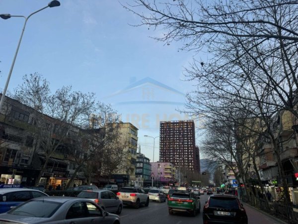 AMBJENT BIZNESI PER SHITJE RRUGA E KAVAJES