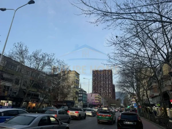 AMBJENT BIZNESI PER SHITJE RRUGA E KAVAJES