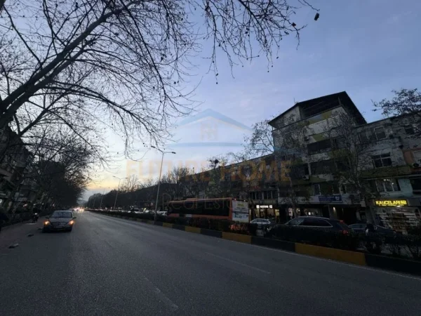 AMBJENT BIZNESI PER SHITJE RRUGA E KAVAJES