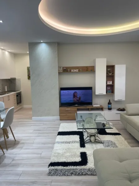 Tirane, jepet me qera apartament 1+1+Ballkon Kati 9, 70 m² 1.000 € (Rruga e Kosovareve)