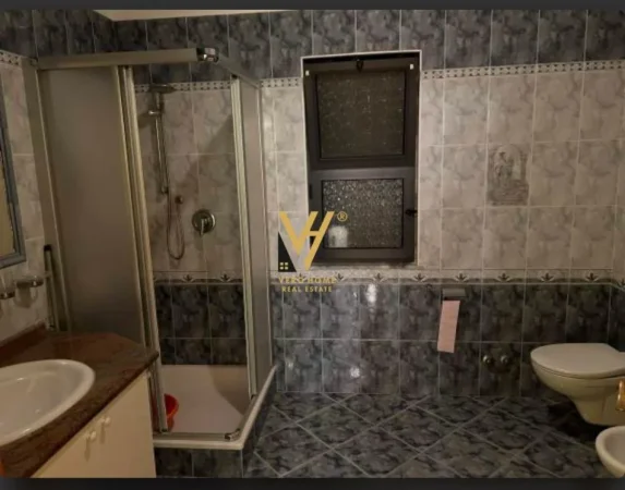 Durres, shitet Vile 3 Katshe Kati 0, 720 m² 250.000 € (RRUGA ARAPAJ)