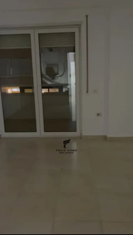 Tirane, jepet me qera apartament 2+1+Ballkon Kati 1, 110 m² 1.000 € (PAZARI I RI)