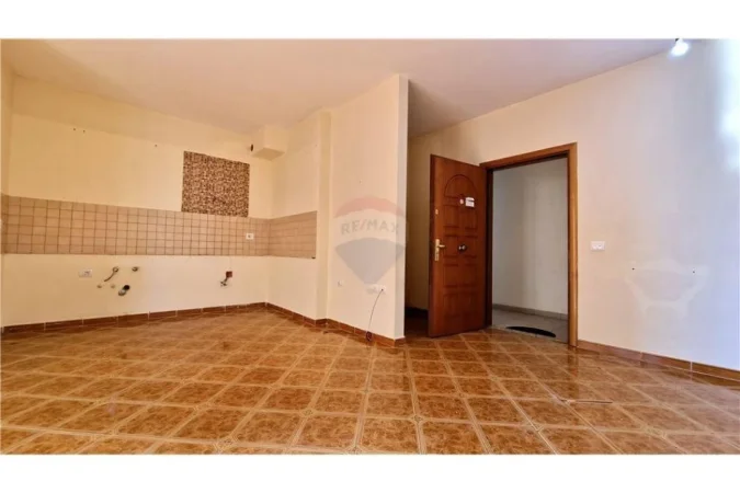 Vlore, shitet apartament 1+1+Ballkon Kati 7, 74 m² 155.000 € (Lungomare)