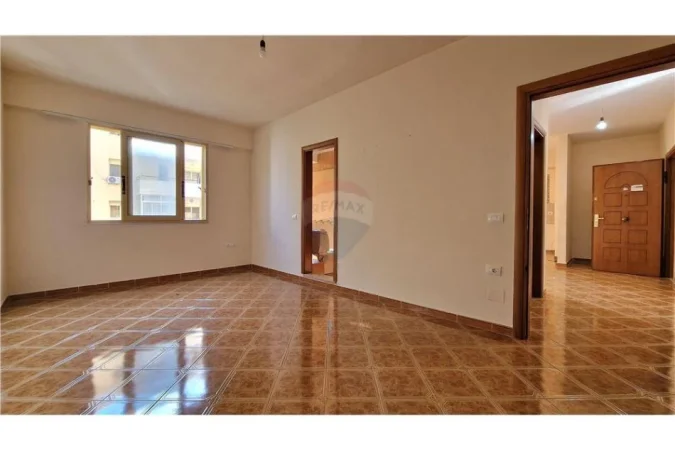 Vlore, shitet apartament 1+1+Ballkon Kati 7, 74 m² 155.000 € (Lungomare)