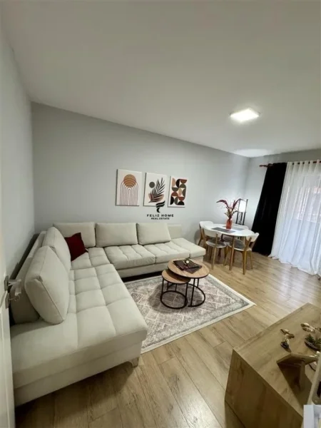 Tirane, jepet me qera apartament 1+1+Ballkon Kati 5, 68 m² 650 € (MYSLYM SHYRI)