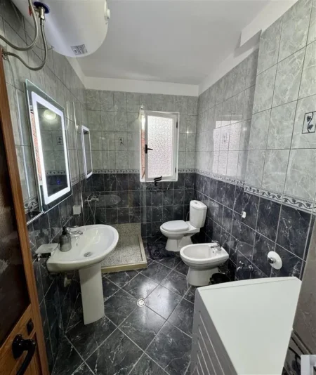 Tirane, jepet me qera apartament 1+1+Ballkon Kati 5, 68 m² 650 € (MYSLYM SHYRI)