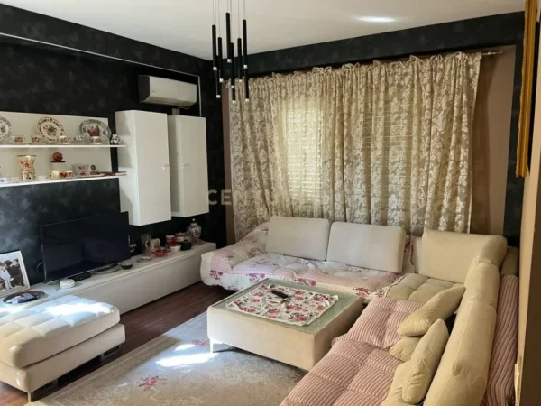 Tirane, shes apartament 1+1 , 70 m² 145.000 € (Kopshti Botanik Zoologjik)