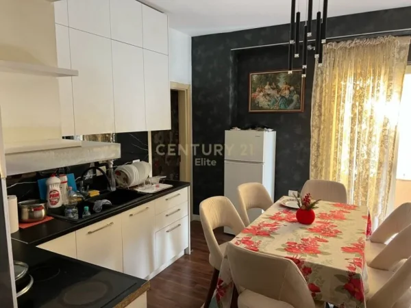Tirane, shes apartament 1+1 , 70 m² 145.000 € (Kopshti Botanik Zoologjik)