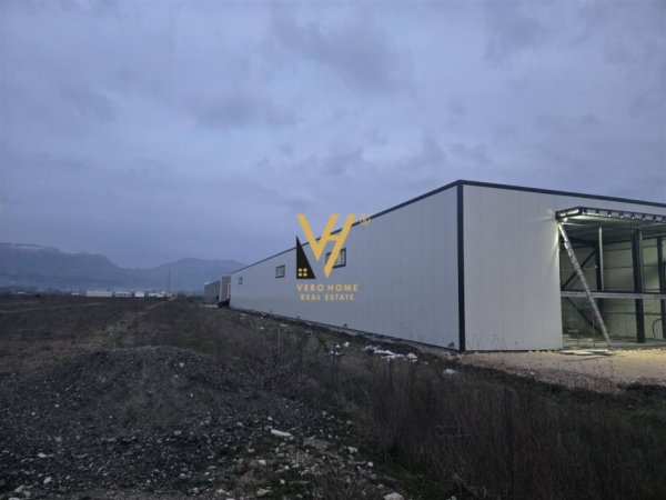Kruje, jepet me qera magazine Kati 0, 1.100 m² 1.500 € (BUDULL)