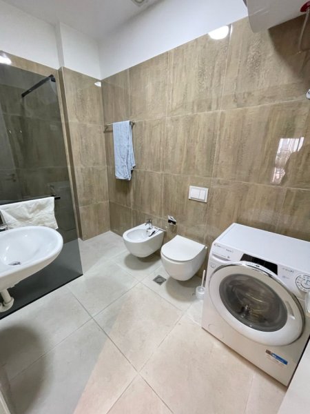 Tirane, jepet me qera apartament 2+1+Ballkon Kati 14, 112 m² 1.100 € (GARDEN BUILDING)