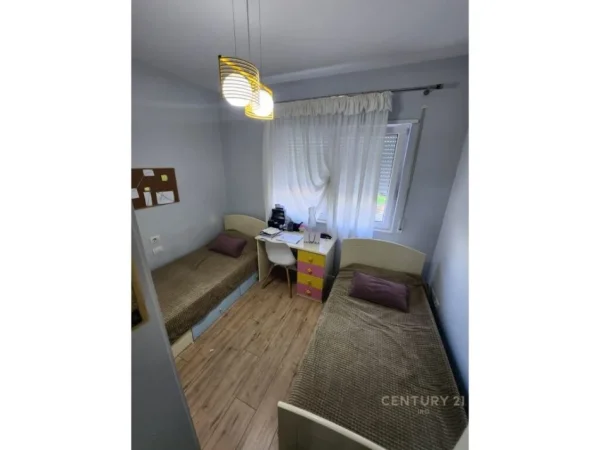 Tirane, jap me qera apartament 2+1+POST PARKIMI , 95 m² 750 € (Kodra e Diellit)