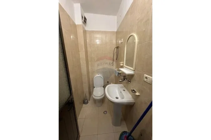 Tirane, jepet me qera apartament 2+1 Kati 4, 105 m² 550 € (Ali Demi)