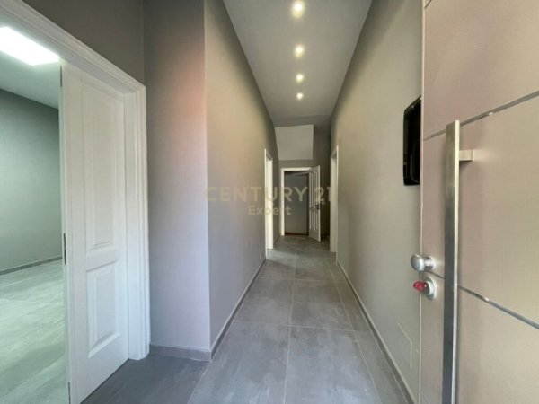 Tirane, shes apartament 4+1+Aneks+Ballkon Kati 1, 176 m² 680.000 € (Ish Bllok)