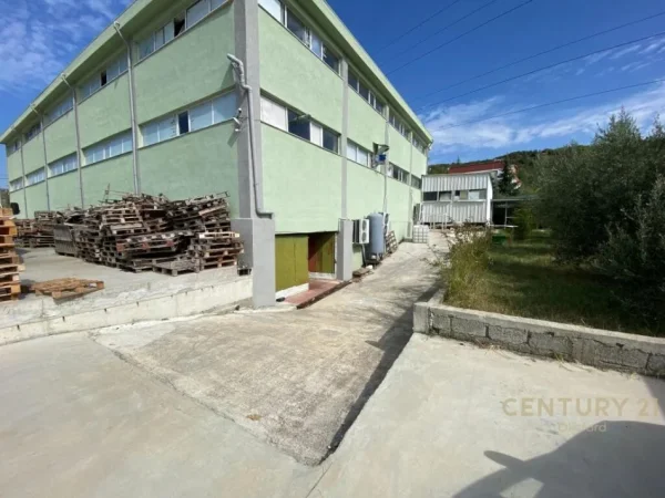 Tirane, shes magazine , 1.472 m² 1.000.000 € (Prush)