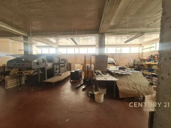 Tirane, shes magazine , 1.472 m² 1.000.000 € (Prush)