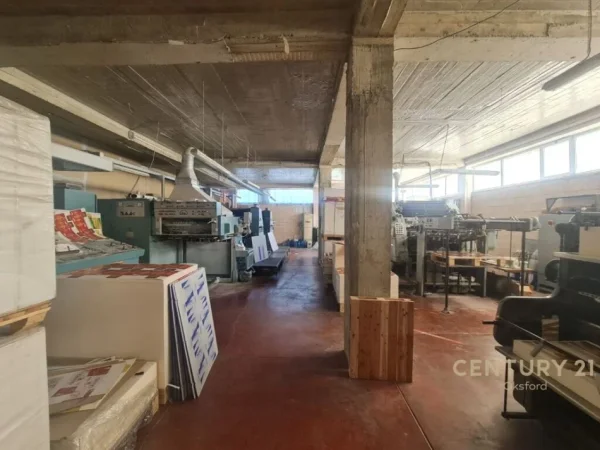 Tirane, shes magazine , 1.472 m² 1.000.000 € (Prush)