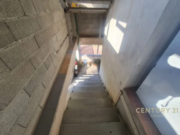 Tirane, shes magazine , 1.472 m² 1.000.000 € (Prush)