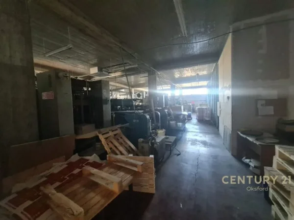 Tirane, shes magazine , 1.472 m² 1.000.000 € (Prush)