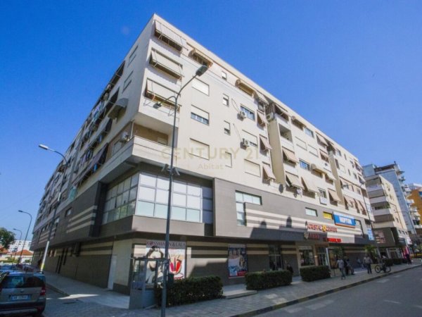 Tirane, jepet me qera ambjent biznesi Kati 0, 204 m² 3.000 € (Komuna e Parisit)