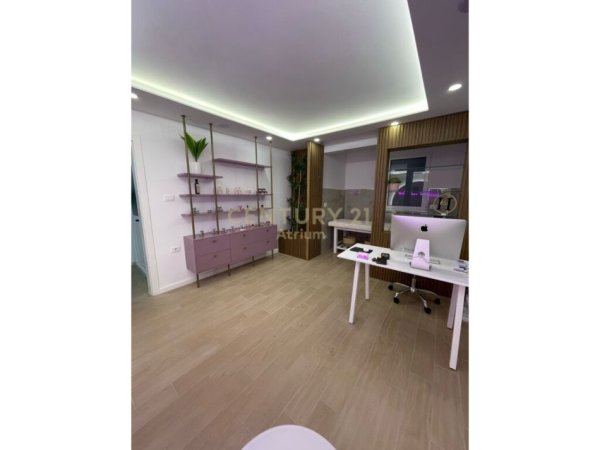 Tirane, jepet me qera ambjent biznesi Kati 2, 68 m² 800 € (Vasil shanto)