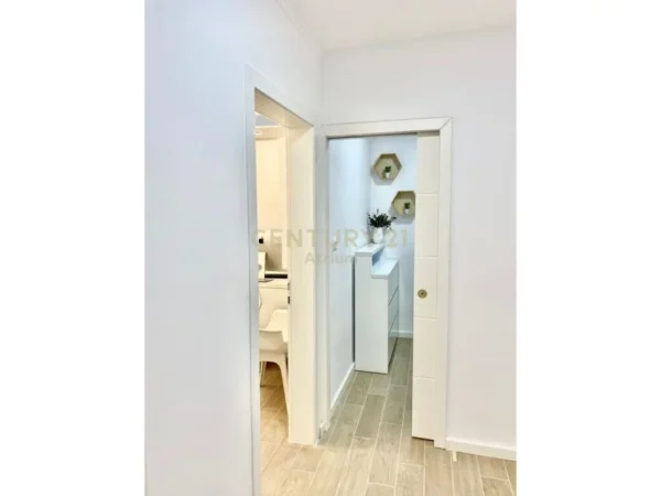 Tirane, jepet me qera ambjent biznesi Kati 2, 68 m² 800 € (Vasil shanto)