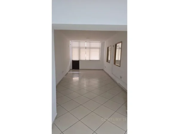 Tirane, jepet me qera ambjent biznesi Kati 1, 88 m² (Myslym Shyri)