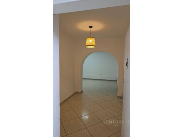 Tirane, jepet me qera ambjent biznesi Kati 1, 88 m² (Myslym Shyri)