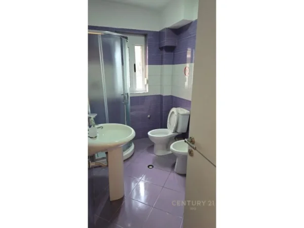 Tirane, jepet me qera ambjent biznesi Kati 1, 88 m² (Myslym Shyri)