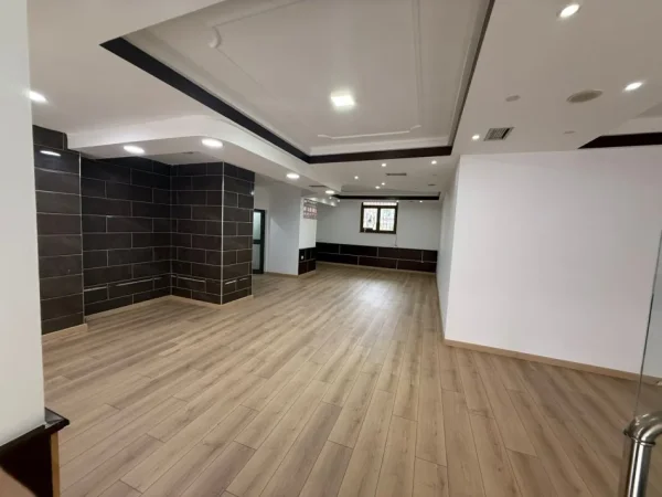 Tirane, jepet me qera ambjent biznesi Kati 0, 110 m² 1.500 € (vasil shanto)