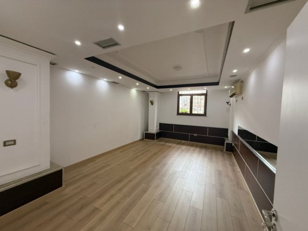 Tirane, jepet me qera ambjent biznesi Kati 0, 110 m² 1.500 € (vasil shanto)