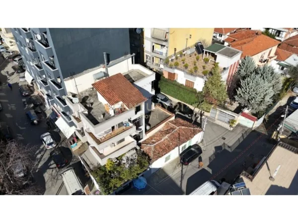 Tirane, jepet me qera ambjent biznesi Kati 3, 315 m² 4.000 € (TEFTA TASHKO-KOCO)