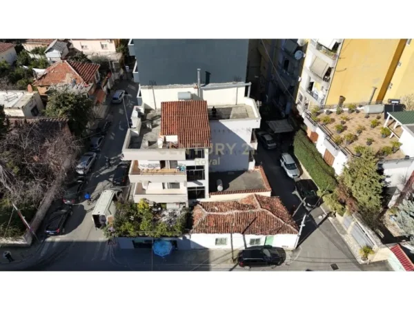 Tirane, jepet me qera ambjent biznesi Kati 3, 315 m² 4.000 € (TEFTA TASHKO-KOCO)