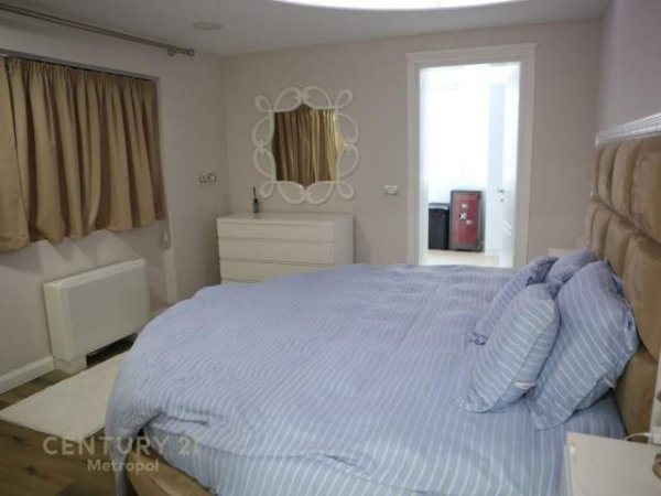 Tirane, jepet me qera apartament 1.000 Euro