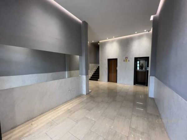 Tirane, jepet me qera ambjent biznesi 2.200 Euro